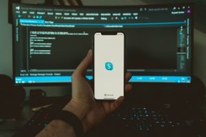 Telex : Microsoft débranche Skype, Une traçabilité contre la contrebande de GPU en Chine, Rappel de Bercy sur l'hébergement des données sensibles