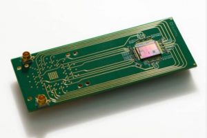 Telex : 25% de droits de douane sur les iPhone, Fortinet croque la start-up Suridata, Quobly investit 21 M€ dans sa puce quantique