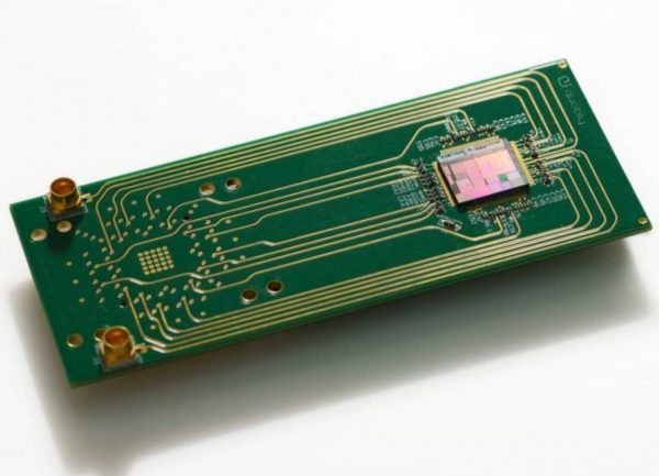 Telex : 25% de droits de douane sur les iPhone, Fortinet croque la start-up Suridata, Quobly investit 21 M€ dans sa puce quantique