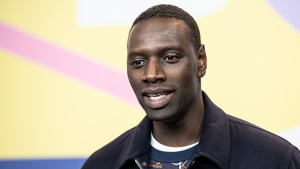 Omar Sy revient en force au cinéma : la star de Lupin sur Netflix prend les armes dans ce film d'action