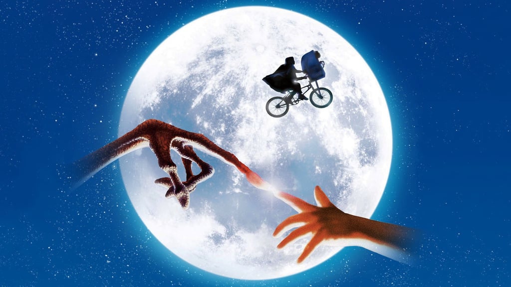 "Un coup de foudre" E.T. aurait pu être un film "moins familial" : Steven Spielberg avait même imaginé une scène dans une chambre