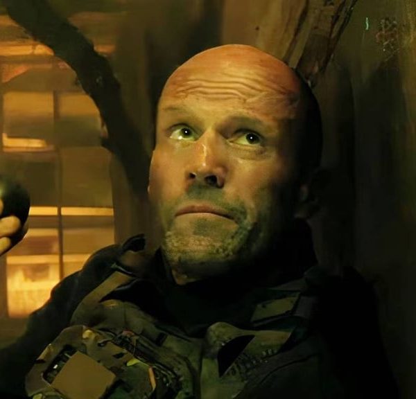 "Une parodie de Jason Statham" Ce film d'action ne sort pas au cinéma en 2025 en France mais sur Amazon : Pourquoi ?