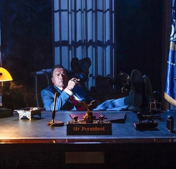 Arnold Schwarzenegger et Michael Fassbender font équipe dans la suite de ce court-métrage totalement WTF !