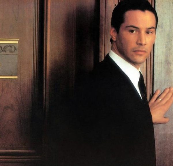 "Un sens de l'absurde et de l'excès" Ce thriller avec Keanu Reeves séduit les abonnés Netflix : la corruption du streaming est en marche