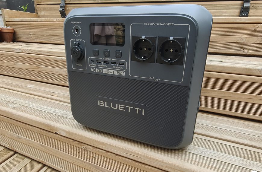 Test Bluetti AC180 : une station d’énergie solide qui passe au sans-fil