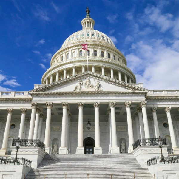 10 ans sans réguler l’IA : aux États-Unis, un projet de loi controversé en passe d’être adopté
