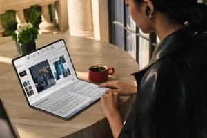 Fin comme un smartphone, sans Windows : ce PC pliant à 3000 € signé Huawei détonne