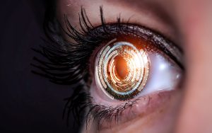 Ces lentilles permettent de voir dans le noir même si vous fermez les yeux, comment est-ce possible ?