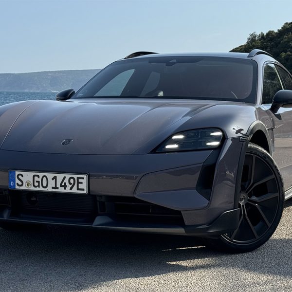Quelle voiture électrique se recharge le plus vite ? Ce comparatif vidéo nous éclaire