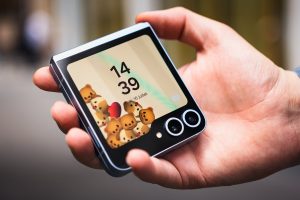 Galaxy Z Flip 7 FE : Samsung s’emmêlerait encore les pinceaux sur les prix