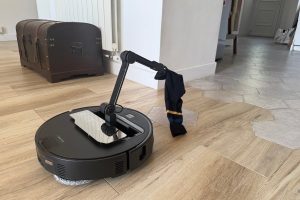 Roborock Saros Z70 : le test de l’aspirateur robot qui range vos chaussettes