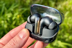 Test des Xiaomi Buds 5 Pro Wi-Fi : les premiers écouteurs true wireless à se passer du Bluetooth