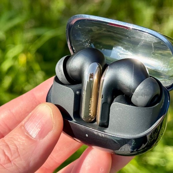 Test des Xiaomi Buds 5 Pro Wi-Fi : les premiers écouteurs true wireless à se passer du Bluetooth