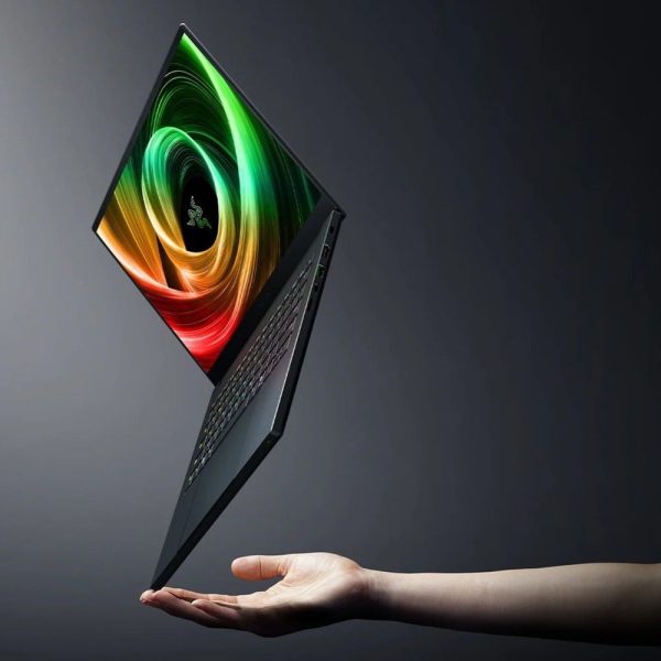 Razer Blade 14 (2025) : cure de minceur, dalle OLED et tarif allégé