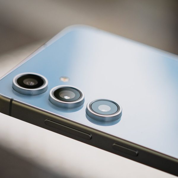 Galaxy S25 FE : mêmes capteurs photo, même puce, même smartphone ?