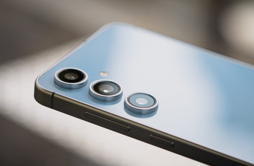 Galaxy S25 FE : mêmes capteurs photo, même puce, même smartphone ?