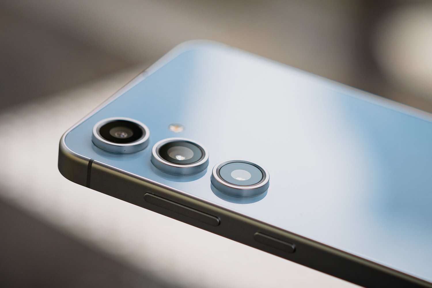 Galaxy S25 FE : mêmes capteurs photo, même puce, même smartphone ?