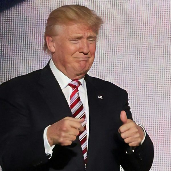 Donald Trump menace Apple de taxer de 25 % les iPhone vendus aux États-Unis