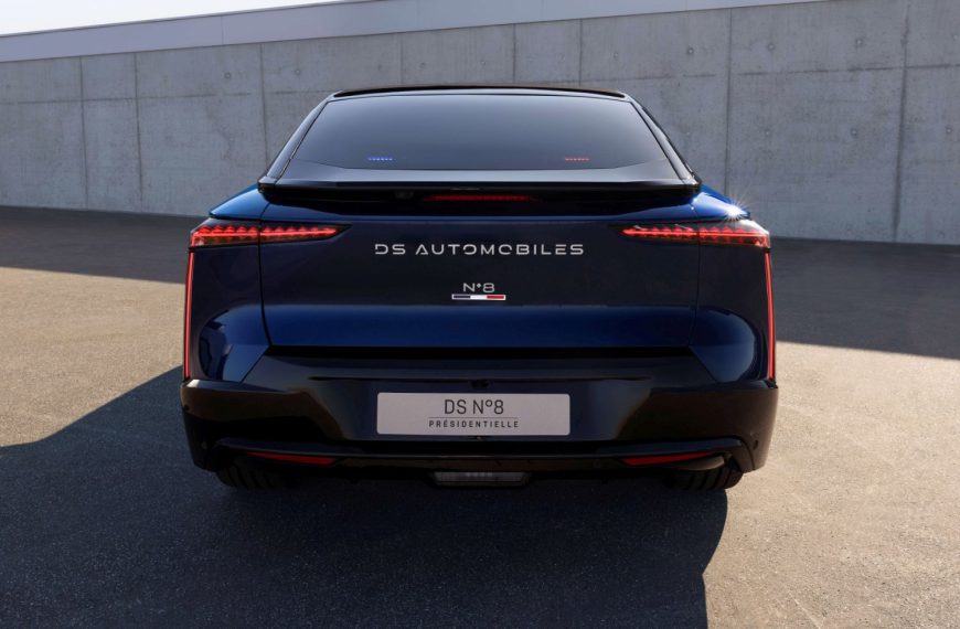 3 infos sur la première voiture 100 % électrique d’Emmanuel Macron