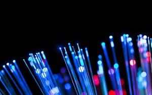 Client chez SFR ? Voici comment la vente de son réseau fibre va vous impacter