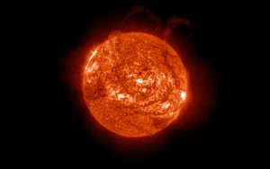 Cette vidéo montre une incroyable explosion du Soleil longue de plus d’un million de kilomètres