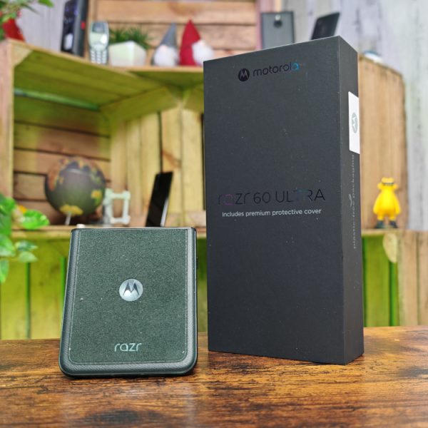 Test Motorola Razr 60 Ultra : une audace qui ne paie à tous les coups