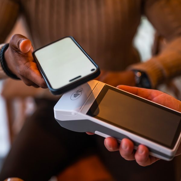 Payer avec un téléphone Android devient moins pratique, mais il y a une (bonne) raison à ça
