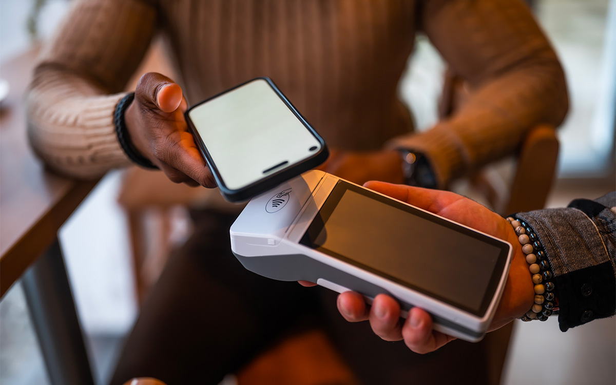 Payer avec un téléphone Android devient moins pratique, mais il y a une (bonne) raison à ça