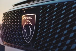  « On ne fera pas de voiture électrique à 20 000 euros chez Peugeot », le nouveau patron de la marque écarte l’idée d’une citadine pas chère