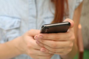 « Oups, mauvais numéro ! » : une nouvelle arnaque par SMS piège les utilisateurs de smartphones