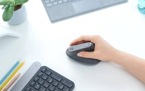 Logitech MX Vertical : le prix de la souris sans fil ergonomique dégringole pendant quelques heures !