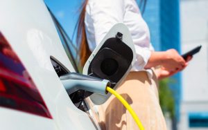 Les voitures électriques sont-elles un nid à radiations ? Cette étude dévoile la vérité