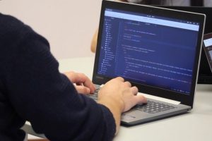 L'IA et les pressions économiques remodèlent les emplois IT