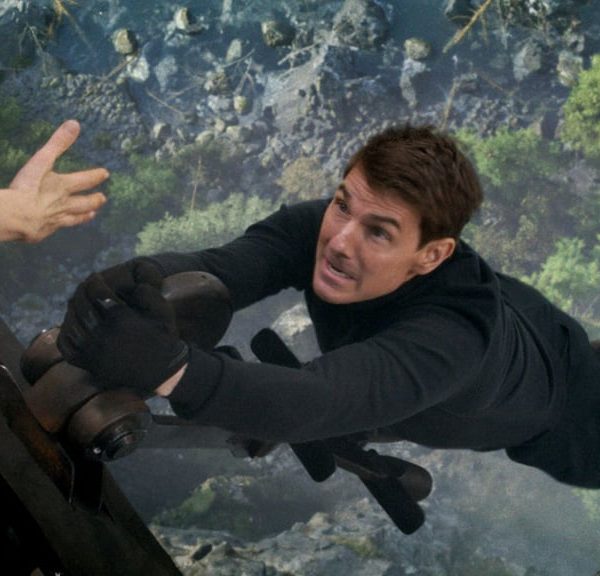 Le réalisateur de Mission Impossible n’aurait jamais dû montrer cette vidéo TikTok à Tom Cruise : il en a fait une cascade à haut risque !