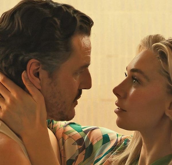 "Ce n'est pas de la fiction" Vanessa Kirby et Pedro Pascal vivent leur plus belle histoire d'amour au cinéma en 2025 avec Les 4 Fantastiques…