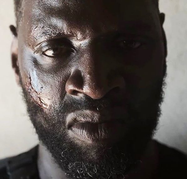 C'est la douche froide pour Omar Sy ! La star de Lupin sur Netflix vit un échec terrible au cinéma avec ce film d'action