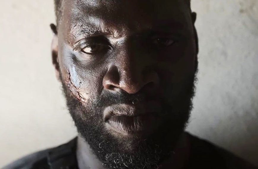 C'est la douche froide pour Omar Sy ! La star de Lupin sur Netflix vit un échec terrible au cinéma avec ce film d'action