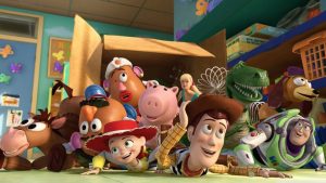 Les écrans captivent nos enfants. Toy Story 5 intègre donc ce personnage inattendu qui va parler à nos chères petites têtes blondes…