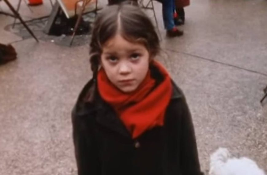 Elle a été la risée du cinéma dans ce film, mais c'est l'une des meilleures actrices françaises de sa génération. Vous ne la reconnaitrez jamais sur cette photo vieille de 42 ans !