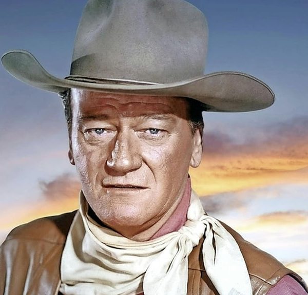 "Je mesurais 1.93m et les femmes étaient petites" John Wayne ne voulait pas jouer dans des westerns : c'est devenu une star du genre