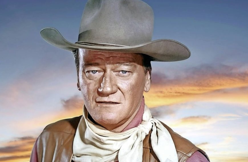 "Je mesurais 1.93m et les femmes étaient petites" John Wayne ne voulait pas jouer dans des westerns : c'est devenu une star du genre