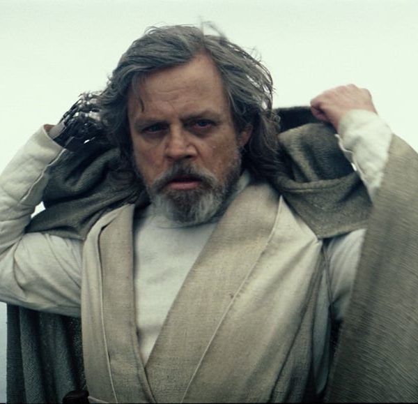 Star Wars : Mark Hamill a imaginé une histoire très sombre pour le retour de Luke Skywalker dans Les Derniers Jedi