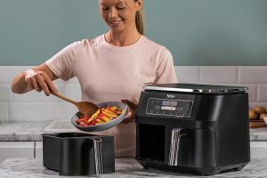Il se vend par palettes entières : l’Air Fryer Ninja Foodi Max Dual Zone est à prix XS sur Amazon