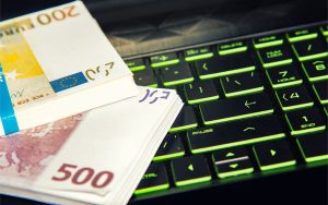 Urssaf : un versement de 930 euros arrive-t-il vraiment sur votre compte ? Tout savoir sur cette info qui enflamme le Web