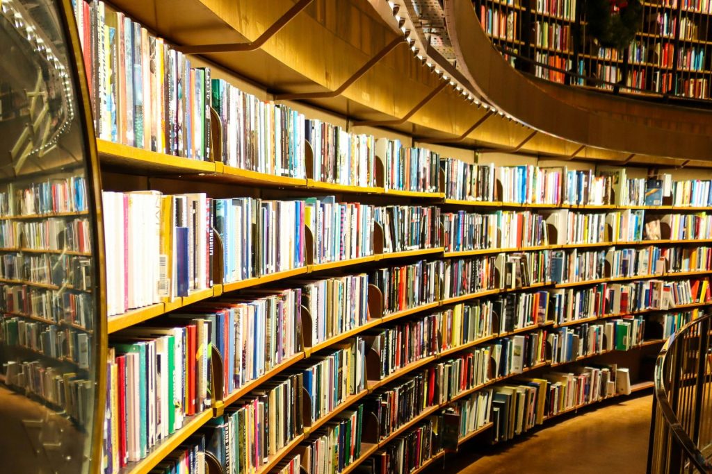 Scanner des livres pour entraîner son IA : c’est légal aux États-Unis, selon cette décision de justice inédite