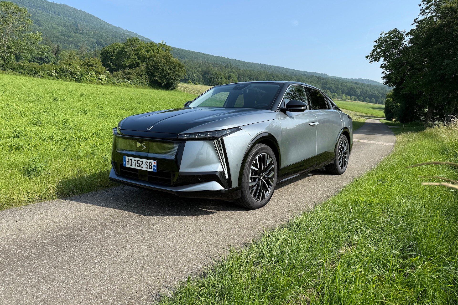 On a testé la voiture électrique d’Emmanuel Macron