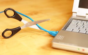 Le blocage des sites pirates va trop loin, les fournisseurs d’accès à Internet tirent la sonnette d’alarme