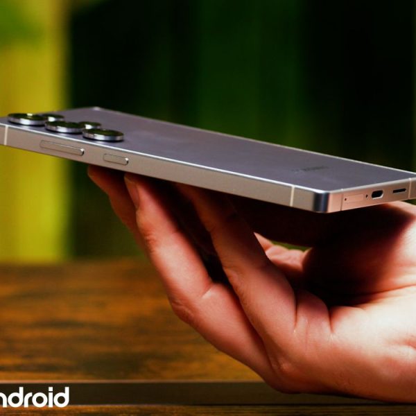 Les Galaxy S26 se dévoilent dans une fuite avec un design ultra fin et un nouveau capteur photo