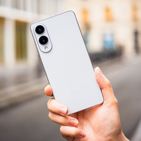 Galaxy S26 : Samsung va-t-il larguer Google ? Un accord secret pourrait imposer Perplexity par défaut