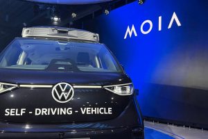 On a fait un tour dans le premier robot taxi de Volkswagen, l’ID. Buzz AD